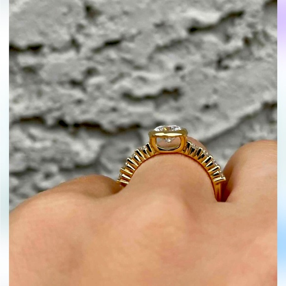 Beautiful .80 carat moissanite 10k yellow gold Size 6.5 - Picture 2 of 4